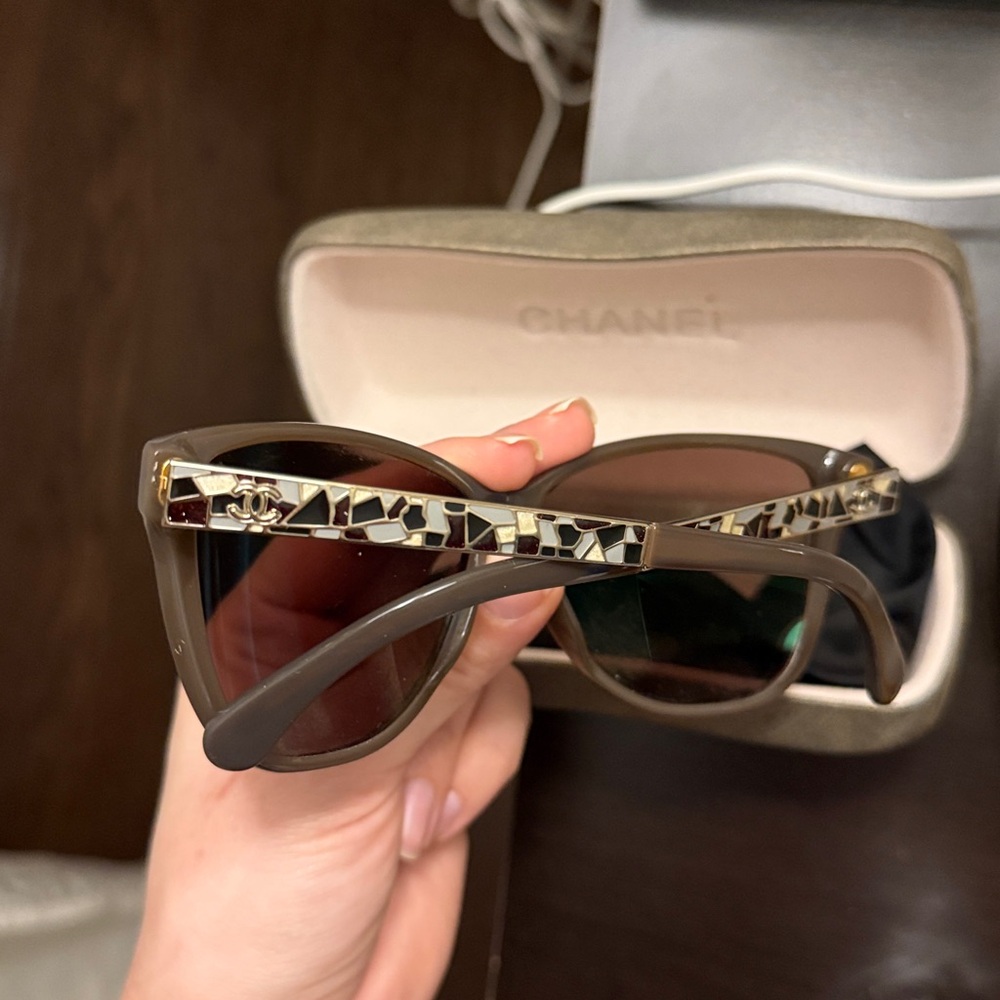 Chanel sunglasses - Picture 2 of 7